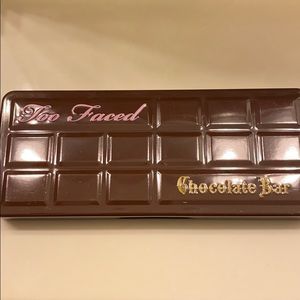 Too faced chocolate Bar